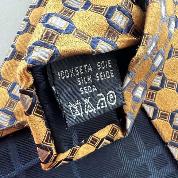 Burberry London Geometric Design Silk Tie - Picture 4 of 6